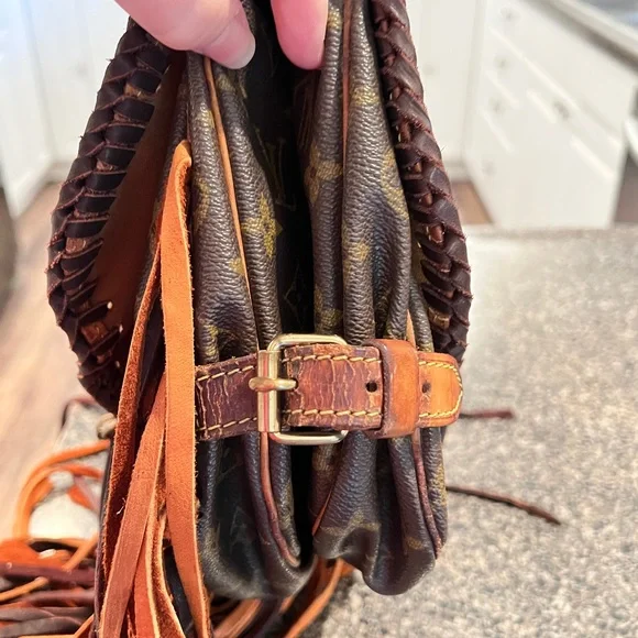 Louis Vuitton crossbody - Picture 12 of 12